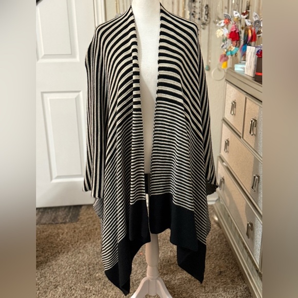 Lane Bryant striped black and white shrug - Picture 1 of 4